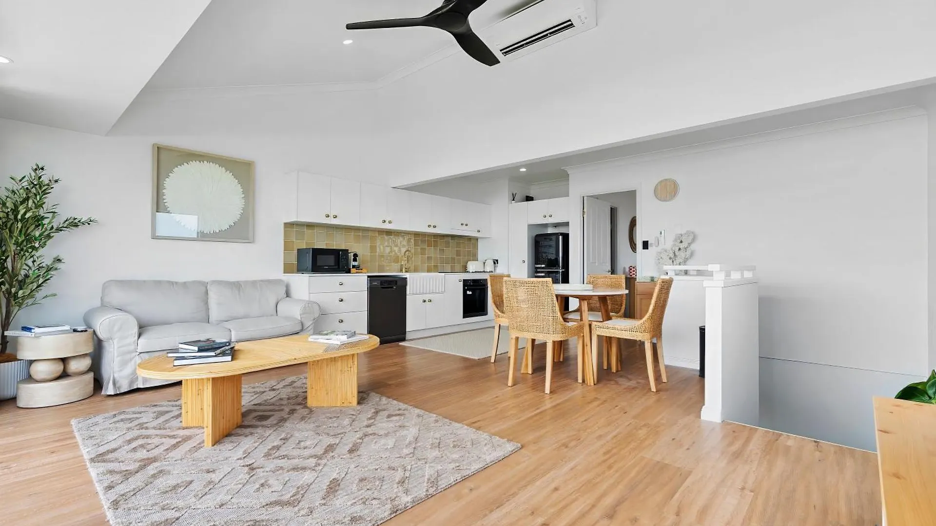Capri By The Sea Apartment Yeppoon Australia